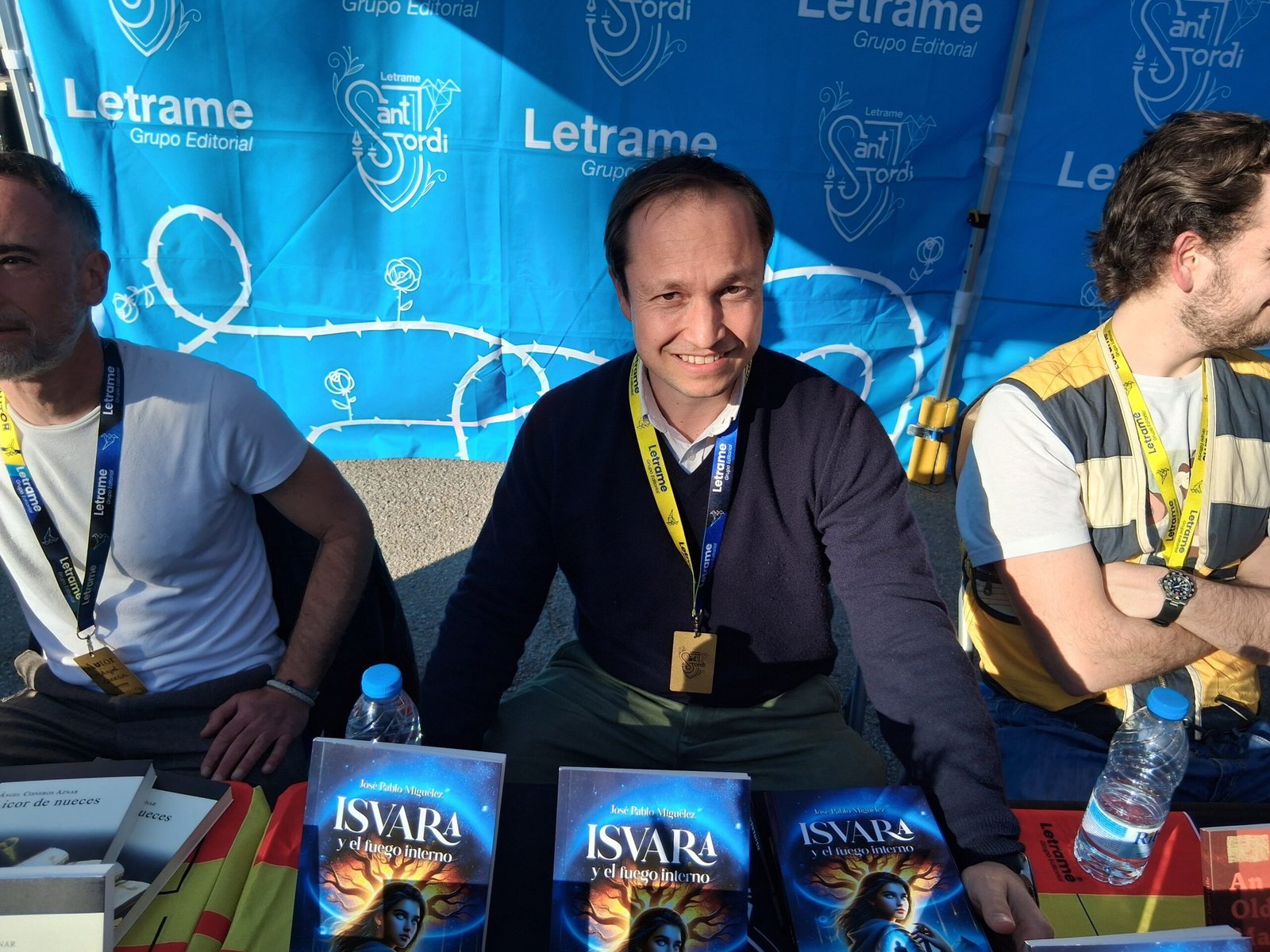 José Pablo Miguélez firmó su obra Isvara y el fuego interno en Sant Jordi 2025 con la Editorial Letrame